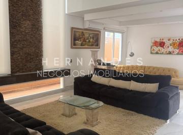 Foto 01 · Casa de Luxo no Condomínio Tamboré: 4 Quartos, 4 Suítes, 3 Salas, 7 Banheiros, 4 Vagas e 500m² em Sa