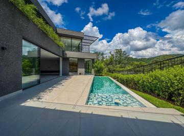 Foto 1 · Casa recém construída com vista para mata no Itahyê