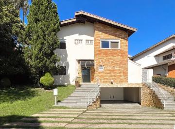 Foto 1 · Casa com estilo tradicional, quintal espaçoso e ensolarado, 4 suítes, ambientes amplos e arejados, c