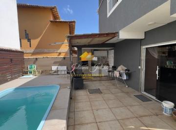Foto 01 · CASA DUPLEX, COM 3 QUARTOS E PISCINA, À VENDA, NO JARDIM MARILÉA, RIO DAS OSTRAS, RJ