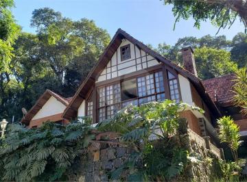 Casa de 4 quartos, Mairiporã · Casa na Serra da Cantareira com 3 suítes, lareira e piscina