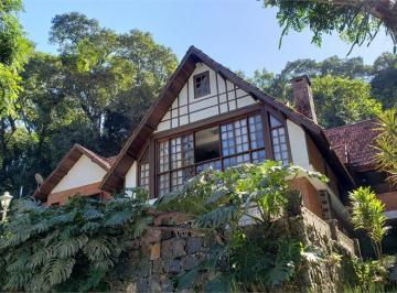 Casa de 4 quartos, Mairiporã · Casa na Serra da Cantareira com 3 suítes, lareira e piscina