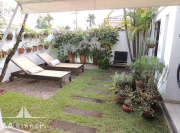 Casa · 180m² · 3 Quartos · 2 Vagas · EXCELENTE CASA DE ESQUINA, 3 DORMTS, UMA SUÍTE EXTRA NO TÉRREO!