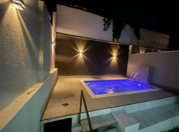Casa de 3 quartos, Cuiabá · Casa Moderna com Piscina no Jardim Universitário – Conforto e Sofisticação!