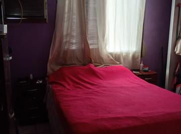 Casa · 70m² · 2 Quartos · 1 Vaga · 
                                Casa térrea de 2 quartos c/ pátio na frente e atrás, fora de condom
