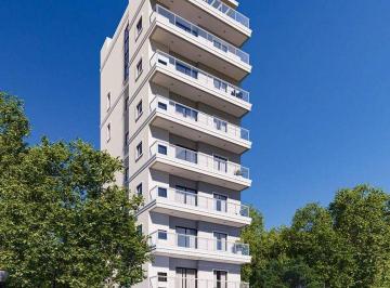 Apartamento · 111m² · 3 Quartos · 1 Vaga · Apartamento com 03 quartos (sendo 01 suíte), 111m² de área privativa, na primeira quadra do mar no R