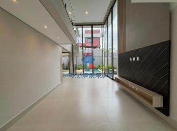 Casa · 231m² · 4 Quartos · 4 Vagas · Casa à venda com 4 suítes, sendo uma reversível no térreo, condomínio Santotini em Paulínia - SP.