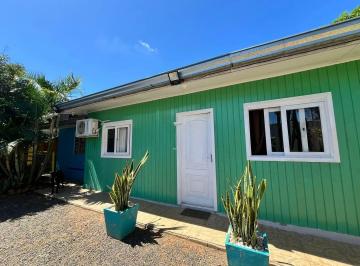 Casa · 126m² · 3 Quartos · 3 Vagas · Casa com 3 quartos, vaga coberta e com muro no bairro Campos Novo