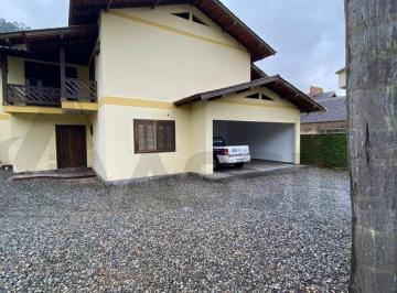 Casa · 398m² · 3 Quartos · Casa ampla à venda em Brusque - Bairro São Pedro, frente e com permuta