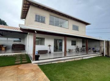 Casa · 5 Quartos · 4 Vagas · Casa Espetacular com 2 Pavimentos e Área Gourmet Completa com Piscina!