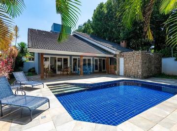 Casa · 326m² · 5 Quartos · 4 Vagas · Casa a venda em  Condominio Fechado - Praia do Pernambuco - Guaruja
