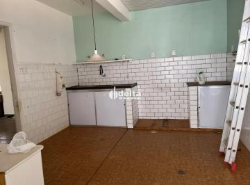 Casa · 330m² · 3 Quartos · 2 Vagas · Casa com 3 quartos, sendo 1 suíte, disponível para venda no bairro Umuarama, em Uberlândia?MG.
