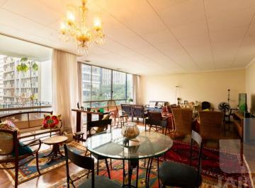 Apartamento · 200m² · 3 Quartos · 1 Vaga · Apartamento amplo. Excelente localização. Oportunidade!