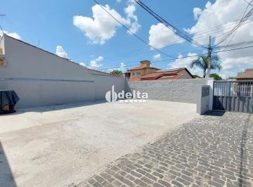 Casa · 55m² · 2 Quartos · 1 Vaga · Casa residencial com 2 quartos disponível para locação no bairro Brasil em Uberlândia-MG