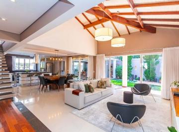 c945bdd7cd056516459fa3e9f8815bb2e47ad2cd · Casa com 3 suítes à venda, 380 m² por R$ 3.650.000 - Campo Comprido - Curitiba/PR