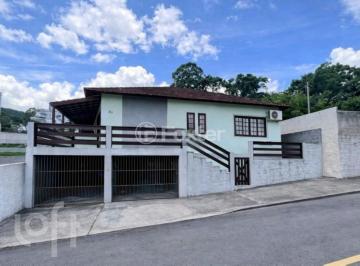 b93b6675 · Casa, 3 dormitórios, 217 m², em Itacorubi