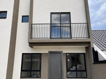 Casa · 105m² · 3 Quartos · 2 Vagas · Sobrado com 3 Quartos no Bairro Xaxim