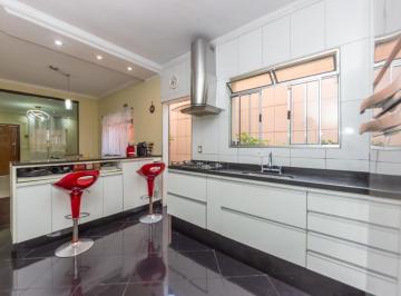 8d7e5543-d0a1-4505-97eb-39abab2e2960 · Elegante sobrado para venda em Demarchi com 3 quartos, sendo 3 suítes, 243m²