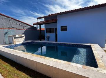 Casa de 3 quartos, Itanhaém · Casa com piscina e 3 quartos em Itanhaém.