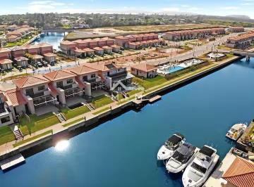 Casa · 165m² · 3 Quartos · 2 Vagas · Casa de frente ao canal, Aretê