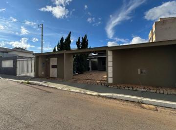 Casa de 3 quartos, Vicente Pires · Casa de 3 quartos, 1 suíte, c/ armários, lote 530 m², condomínio, rua 5.