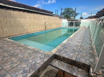 Casa de 3 quartos, Itanhaém · Casa com 3 quartos e piscina em Itanhaém.