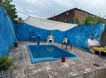 Casa de 2 quartos, Itanhaém · Casa com 2 quartos e piscina em Itanhaém.