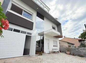 Casa · 200m² · 4 Quartos · 4 Vagas · Excelente casa com piscina, 4 quartos e 4 vagas à venda no bairro Vila Ipiranga