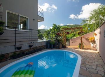 Casa · 179m² · 3 Quartos · 3 Vagas · Casa à venda no Córrego Grande com 3 suítes, lazer completo e cercada de natureza