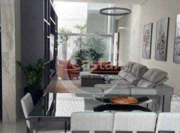 Casa · 149m² · 3 Quartos · 4 Vagas · Sobrado em Jardim Avelino