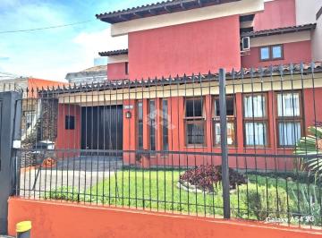 Casa · 180m² · 3 Quartos · 2 Vagas · Casa de 3 dormitórios com suite e 2 vagas de garagem ao lado Esporte Clube São José e próximo a Av. 