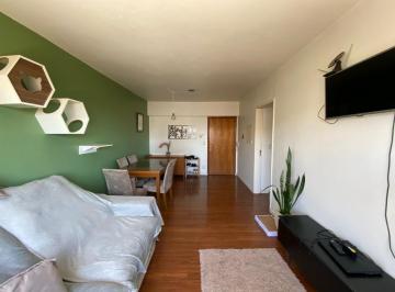 apartamento-living · Apartamento de 68m² privativos, localizado na Avenida Independência