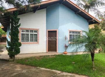 Casa · 180m² · 3 Quartos · 2 Vagas · Linda Casa Mobiliada 3 dormitórios - 180m² Privativos no bairro Campeche.