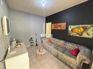 Comercial · 240m² · 3 Quartos · Casa com 3 quarto disponível para locação no bairro Luizote de Freitas em Uberlândia-MG