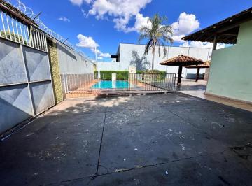 Casa · 520m² · 1 Quarto · 2 Vagas · Área de lazer à venda com 197,79m ² de área construída, varanda com área de churrasco e piscina no b
