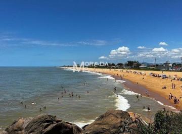 Casa · 250m² · 4 Quartos · 4 Vagas · Casa de conceito aberto com 4 suítes / Barra do jucu - Vila velha/ES