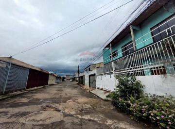 Casa · 300m² · 4 Quartos · 3 Vagas · Sobrado com 4 Quartos, 1 suíte, Garagem para 3 Carros e Tudo que Sua Família Precisa em Ceilandia Su