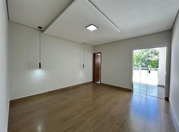 Casa · 140m² · 3 Quartos · 2 Vagas · Casa com 03 quartos no Bairro Bandeirantes