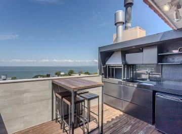 Casa de 3 quartos, Porto Alegre · Casa com 3 suítes, Jacuzzi e vista panorâmica para o Guaíba