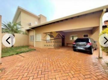 Casa · 260m² · 4 Quartos · 4 Vagas · VENDO Casa com 4 Dormitórios e Amplo Terreno na Região Leste