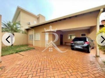 Casa · 260m² · 4 Quartos · 4 Vagas · VENDO Casa com 4 Dormitórios e Amplo Terreno na Região Leste