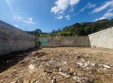zqsnmvm2owi5m2ezyjljowy5_md · Terreno plano com rio ao fundo e potencial