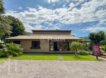 84ca7ab7 · Casa, 7 dormitórios, 320 m², em Pântano do Sul