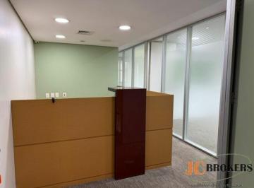 Comercial · 140m² · 3 Vagas · Conjunto comercial com 140m² de área útil