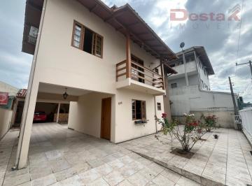 Casa · 205m² · 3 Quartos · 3 Vagas · Casa em Forquilhinhas - São José