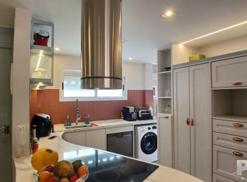 Apartamento · 61110m² · 3 Quartos · Apartamento em Barra do Imbuí, Teresópolis/RJ de 61110m² 3 quartos à venda por R$ 890.000,00