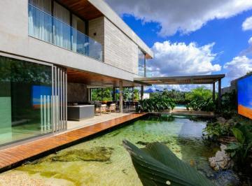 Casa · 1000m² · 7 Quartos · 8 Vagas · Uma casa que muda o seu parâmetro e estabelece um novo padrão.