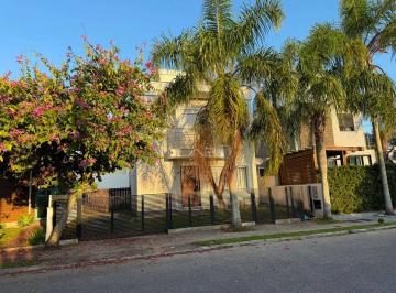 298f5cca68ef617207d4f68fae20973559b80389 · Casa Moderna no Jardim Nova Cachoeira com 3 Suítes e Quintal Privativo