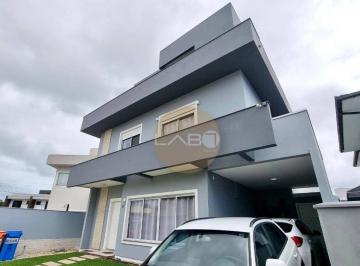 e03eeab6e04242e44b8954fd6f43db37b7c9bada · Casa tríplex de alto padrão com 3 suítes, piscina e espaço gourmet | Florianópolis