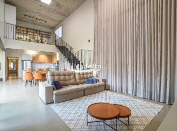 Casa · 336m² · 3 Quartos · 2 Vagas · Casa com 3 quartos sendo 1 suíte disponível para venda no bairro Novo Mundo em Uberlândia-MG